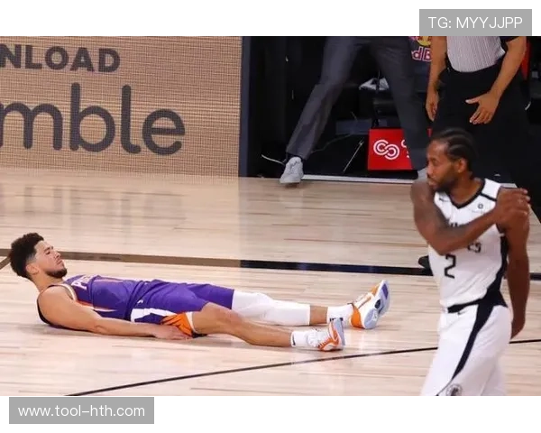 布克下半场狂砍29分 遗憾错失绝杀未能挽回败局