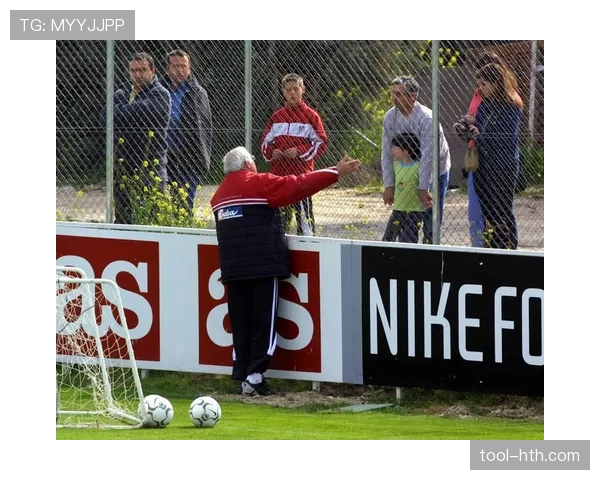 “特写：马德里德比，沙特利雅得球迷公园的巨型屏幕与同步西班牙语解说”