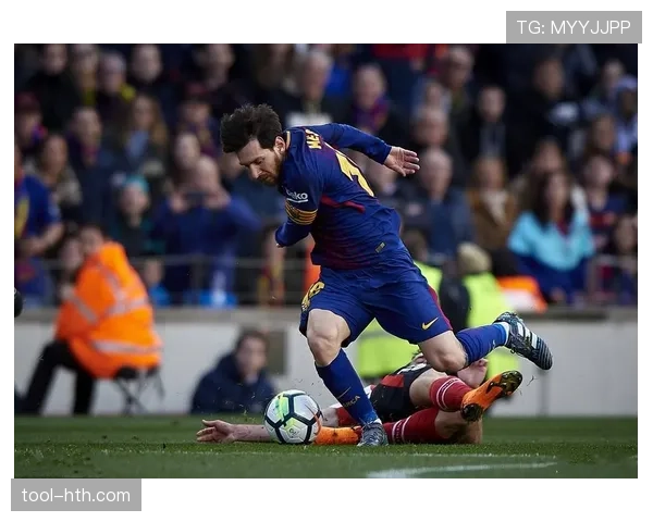 现场镜头捕捉：毕尔巴鄂竞技教练对一次本方草率的转换进攻丢失球权大为不满